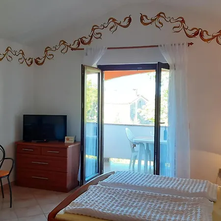 Linet 8- By Interhome