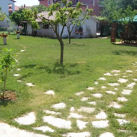 Linet 8- By Interhome Funtana