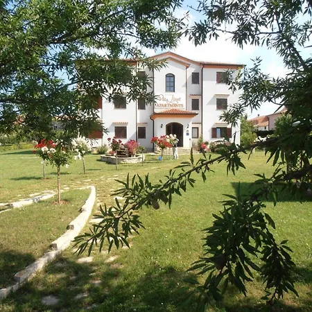 Linet 8- By Interhome
