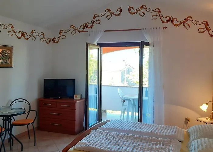 Linet 8- By Interhome